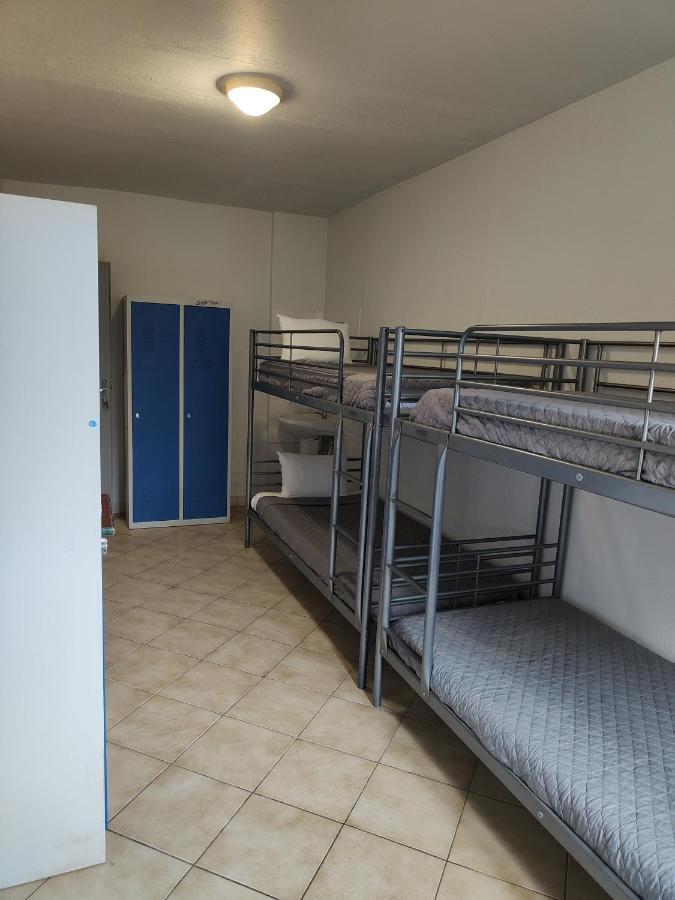 Hotel Les 4 Chenes Pontault-Combault Bagian luar foto